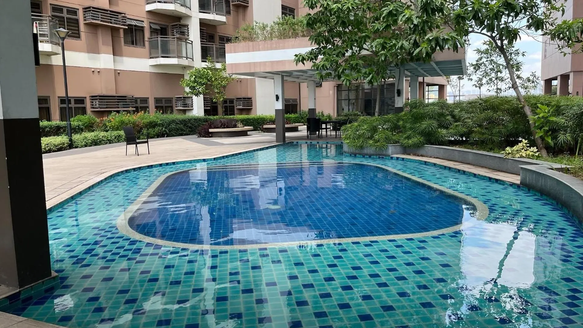 Aparthotel Bayfront Bliss- Pet-Friendly With Fast Wifi, Netflix & Pool Access Near Moa, Airport & Manila Bay