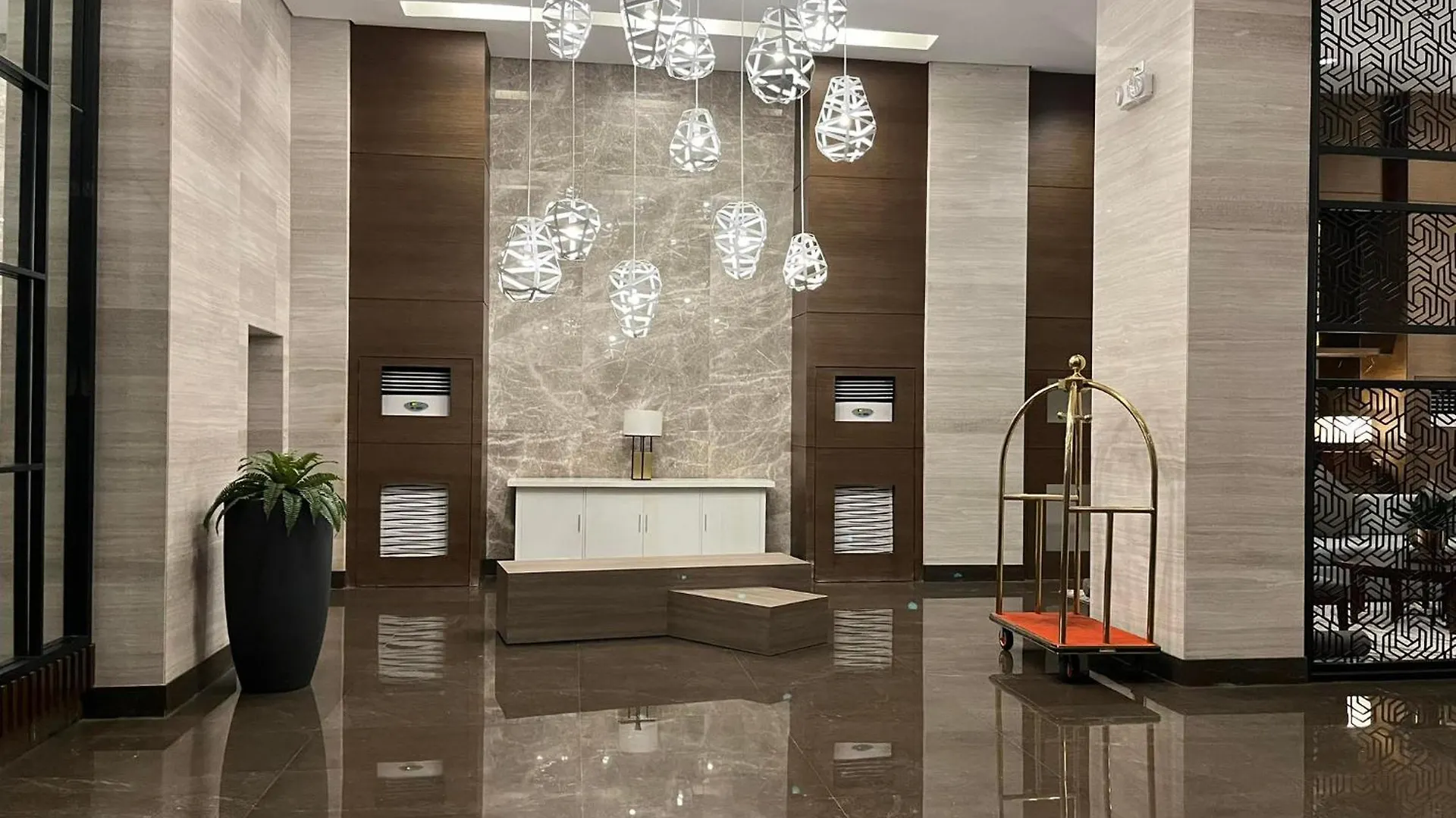 Bayfront Bliss- Pet-Friendly With Fast Wifi, Netflix & Pool Access Near Moa, Airport & Manila Bay 0*, Pasay Philippines