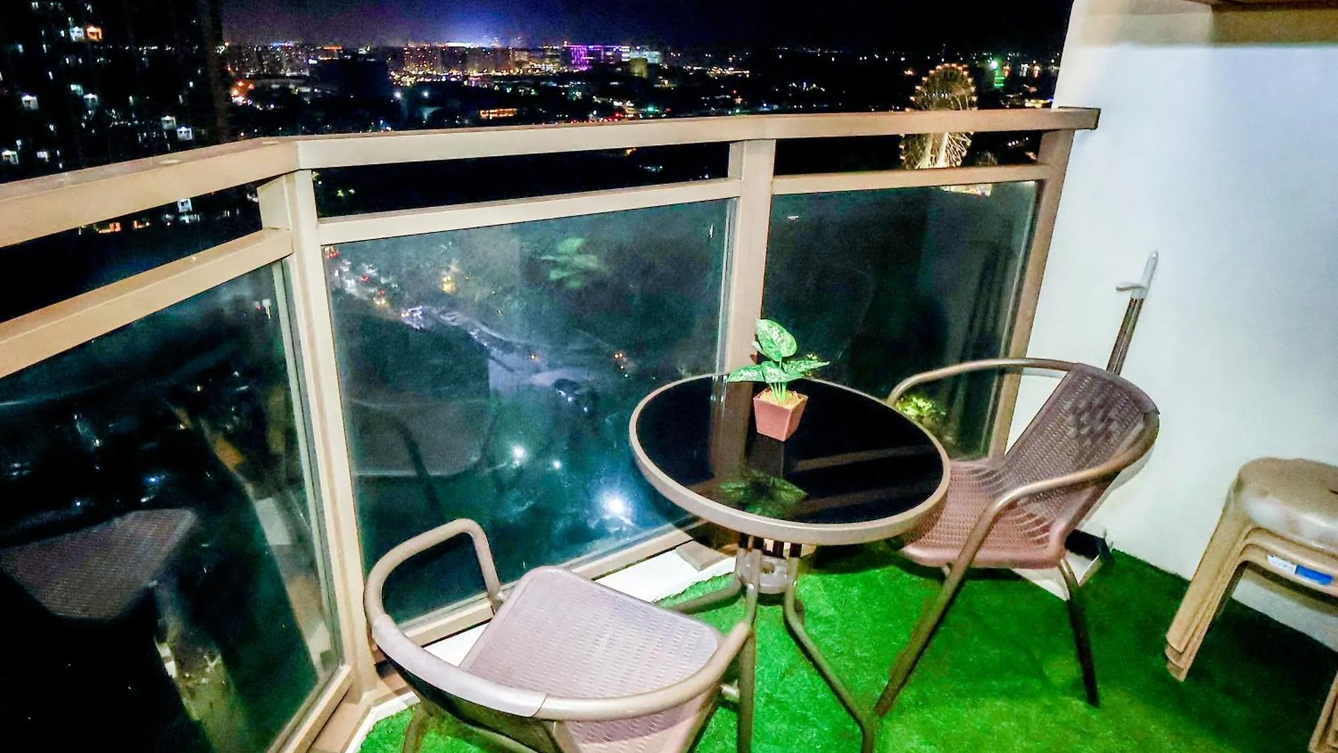 Bayfront Bliss- Pet-Friendly With Fast Wifi, Netflix & Pool Access Near Moa, Airport & Manila Bay Philippines