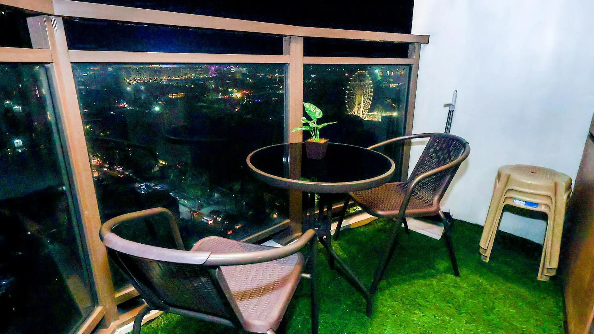 Bayfront Bliss- Pet-Friendly With Fast Wifi, Netflix & Pool Access Near Moa, Airport & Manila Bay Aparthotel Pasay